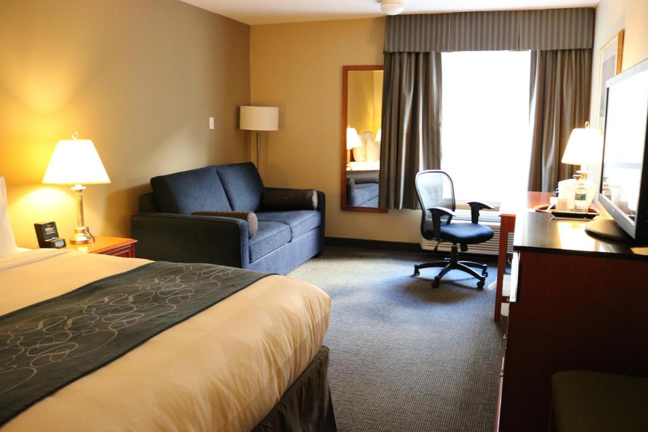Nomad Hotel & Suites Fort Mcmurray Exterior foto