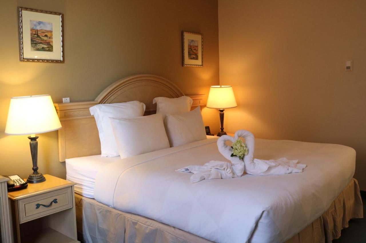 Nomad Hotel & Suites Fort Mcmurray Exterior foto