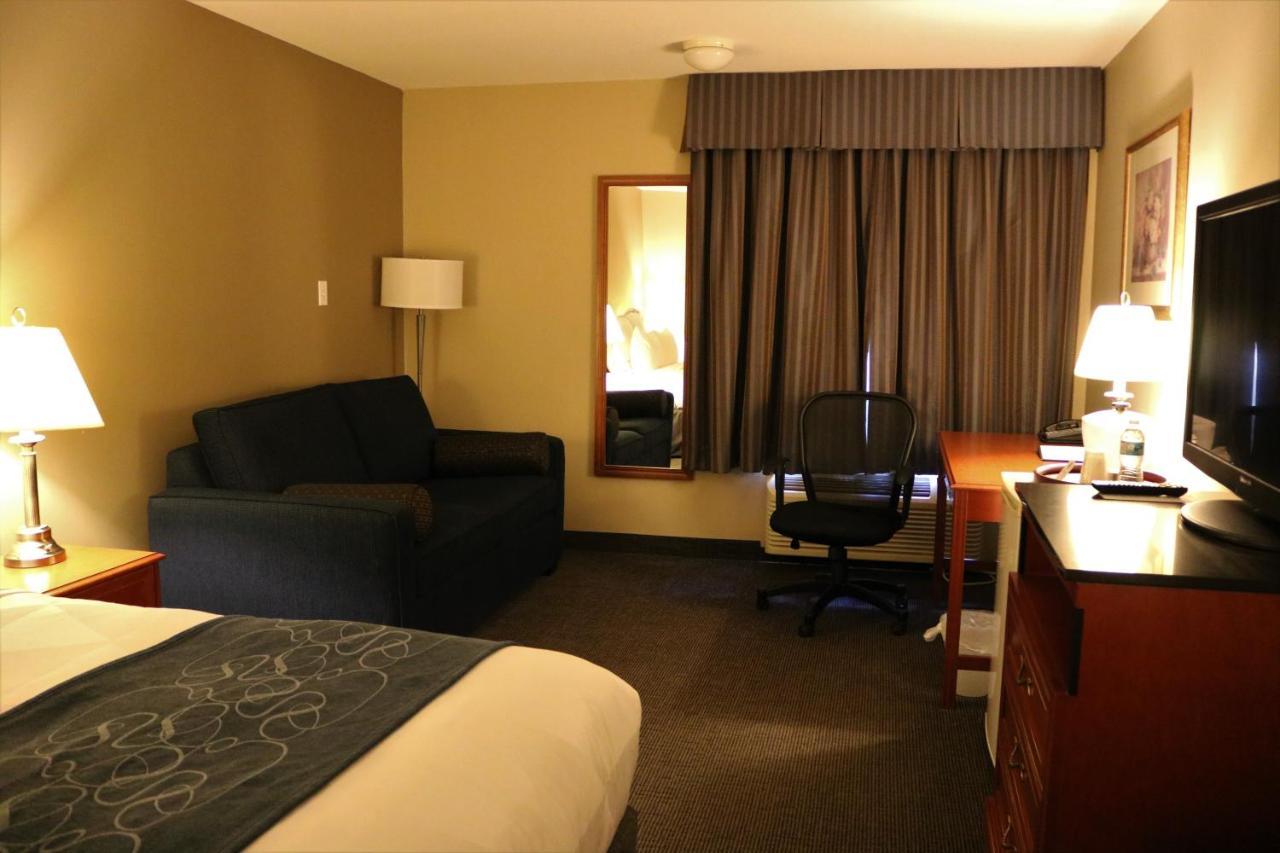 Nomad Hotel & Suites Fort Mcmurray Exterior foto
