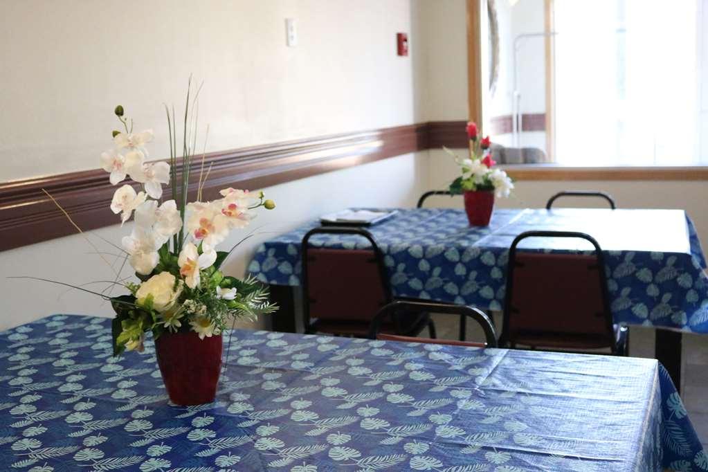 Nomad Hotel & Suites Fort Mcmurray Restaurant foto