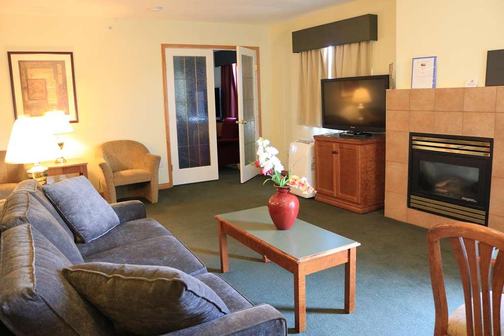 Nomad Hotel & Suites Fort Mcmurray Zimmer foto