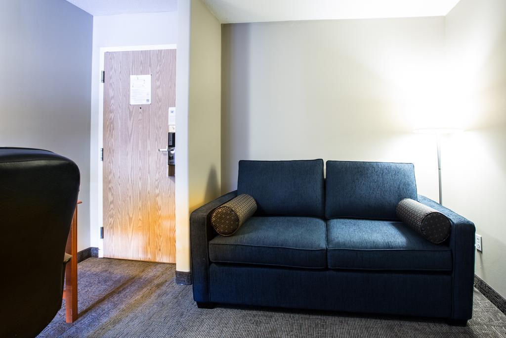 Nomad Hotel & Suites Fort Mcmurray Exterior foto