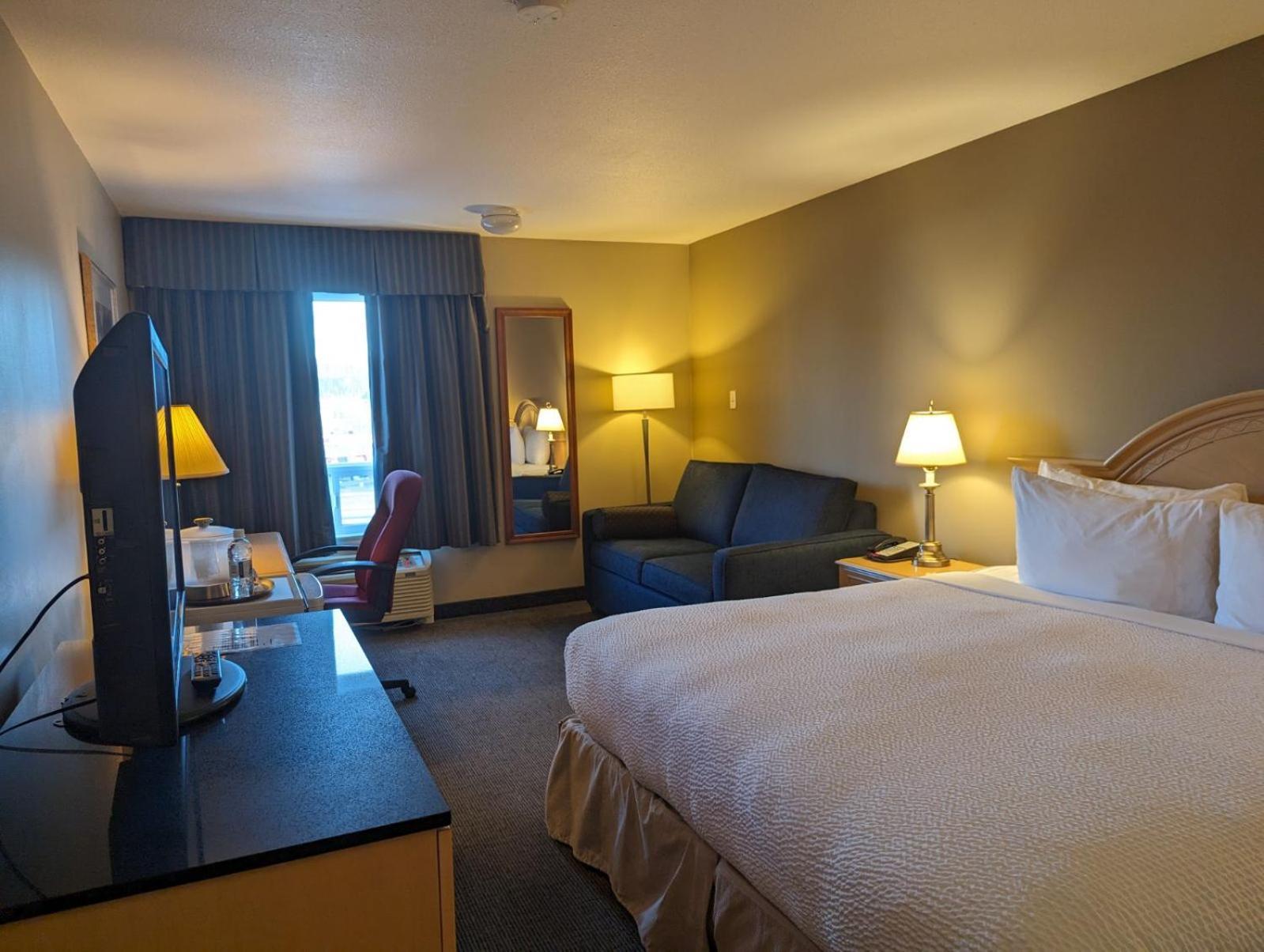Nomad Hotel & Suites Fort Mcmurray Exterior foto