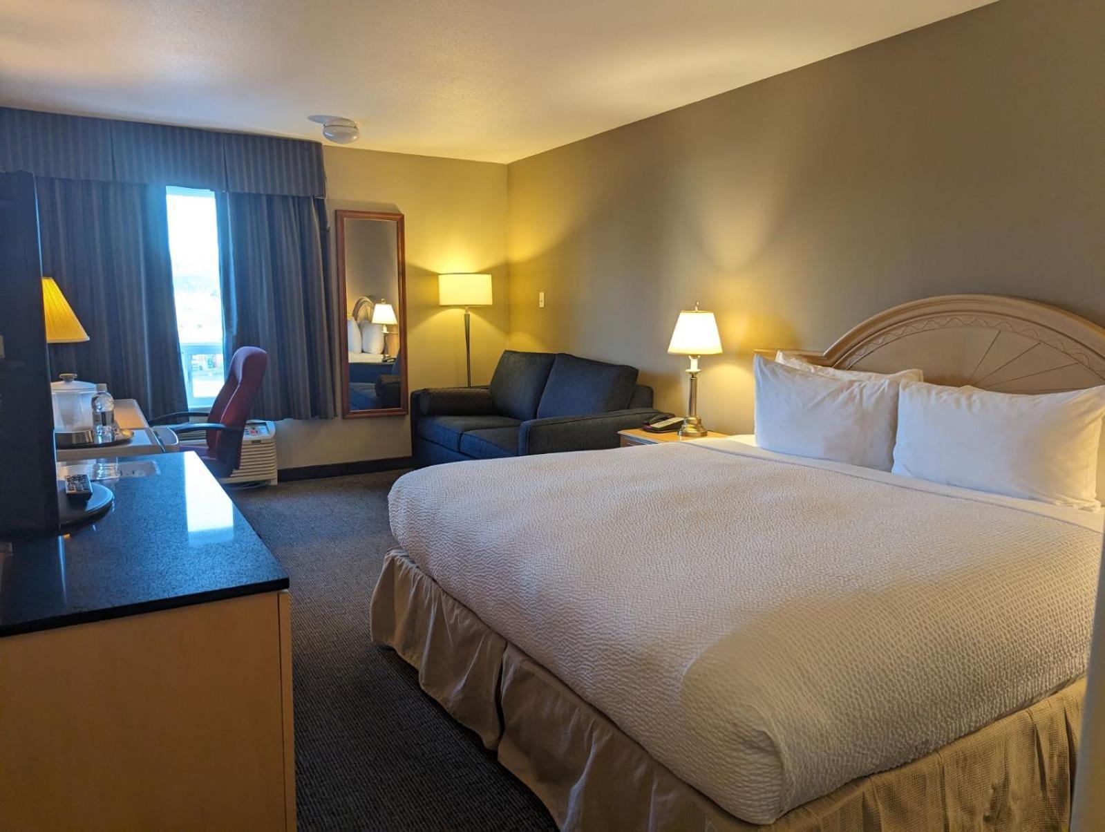 Nomad Hotel & Suites Fort Mcmurray Exterior foto