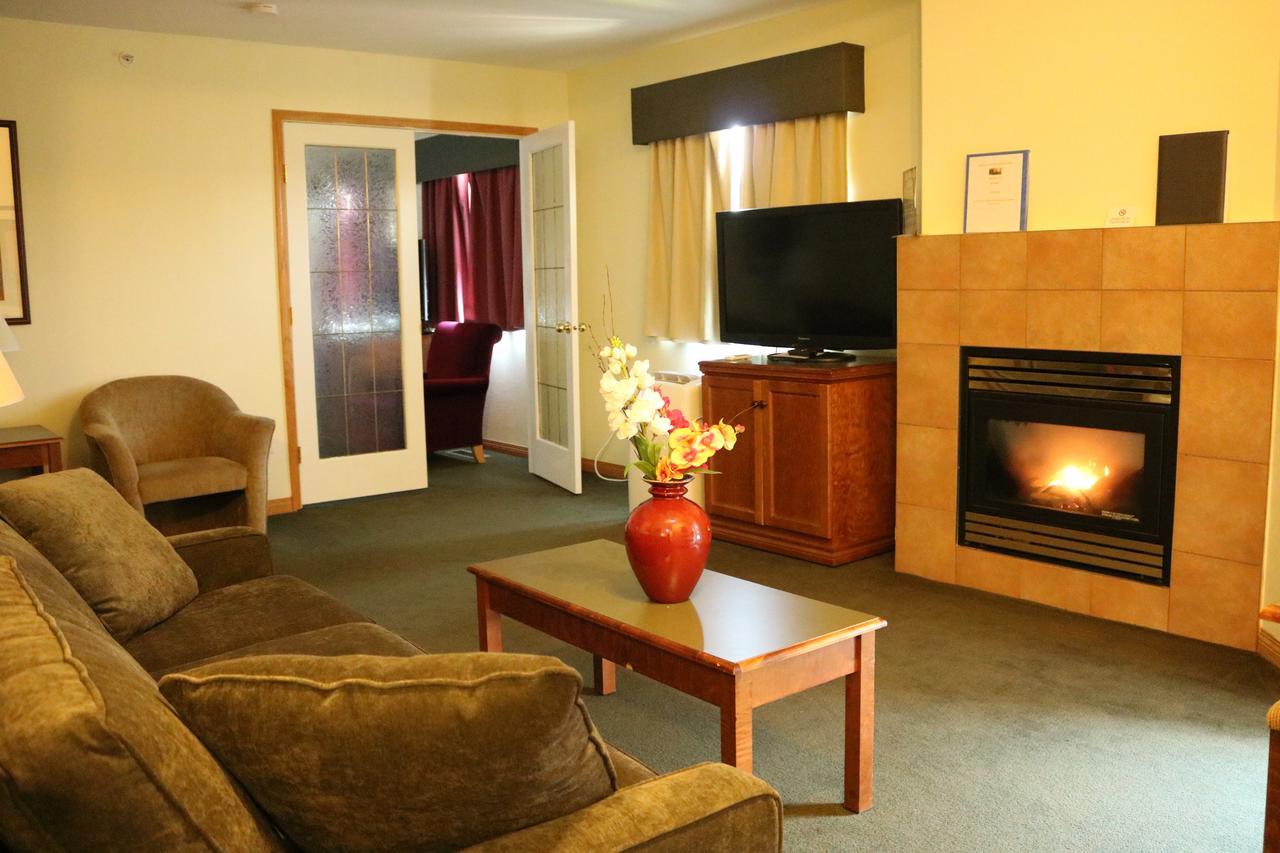 Nomad Hotel & Suites Fort Mcmurray Exterior foto
