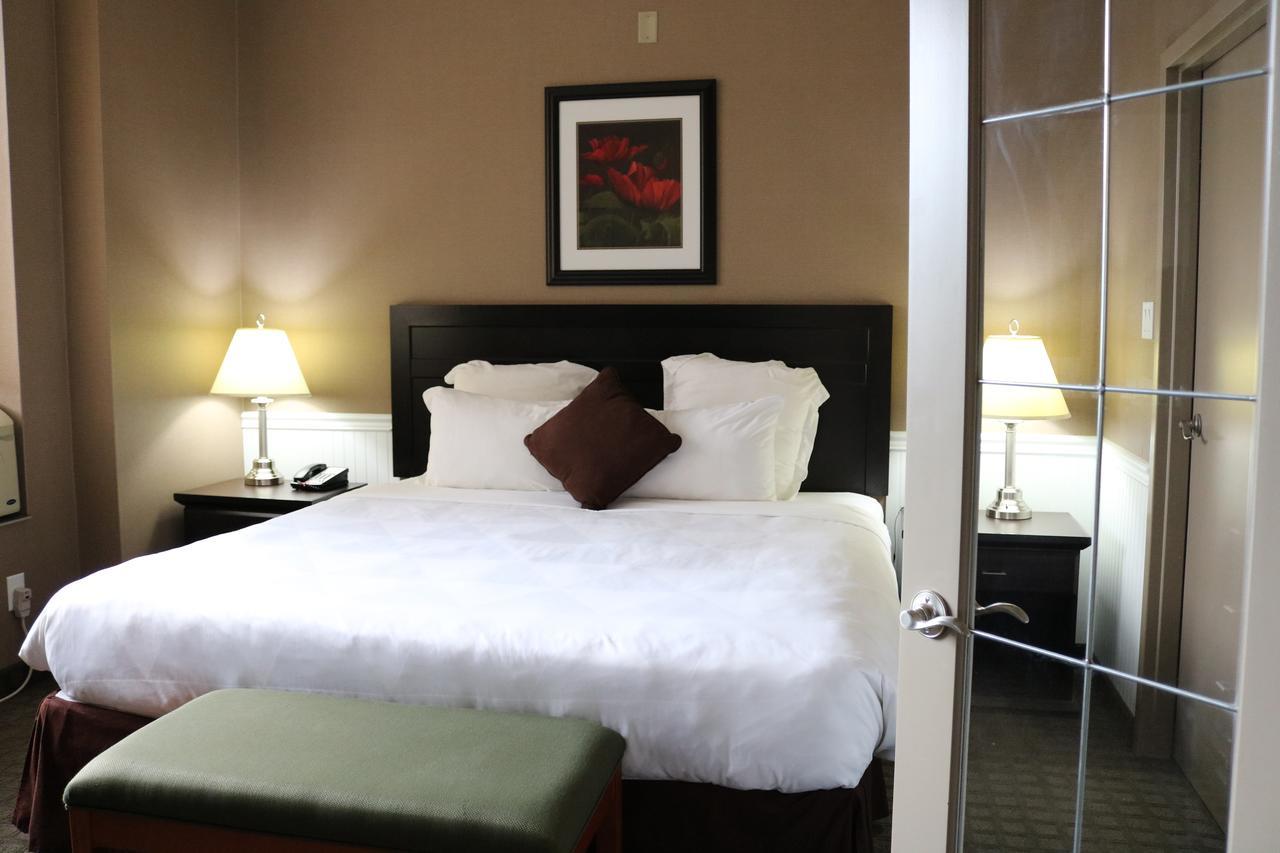 Nomad Hotel & Suites Fort Mcmurray Exterior foto