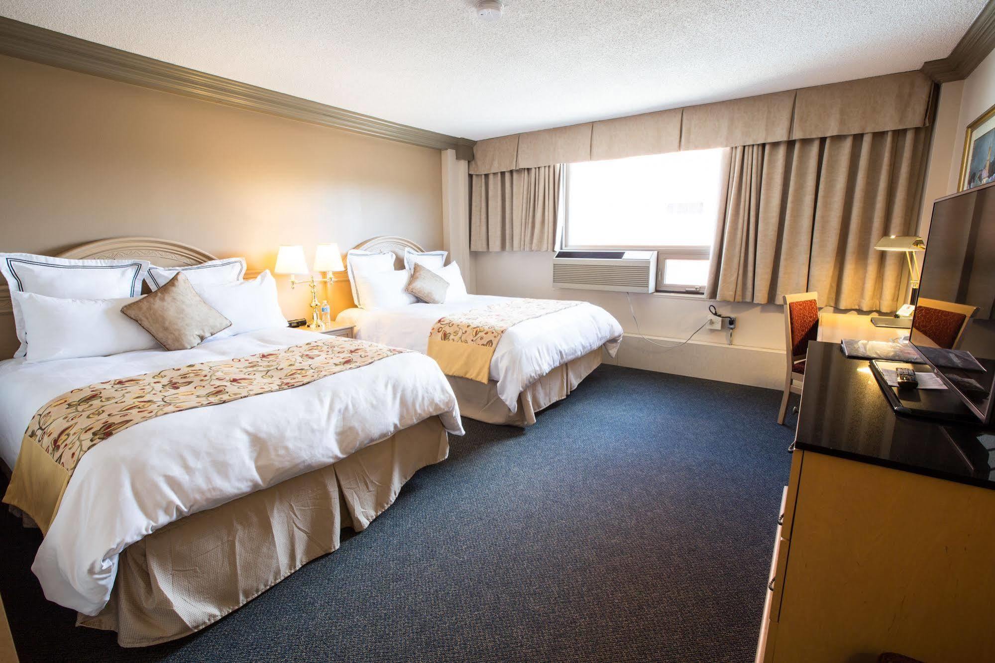 Nomad Hotel & Suites Fort Mcmurray Exterior foto