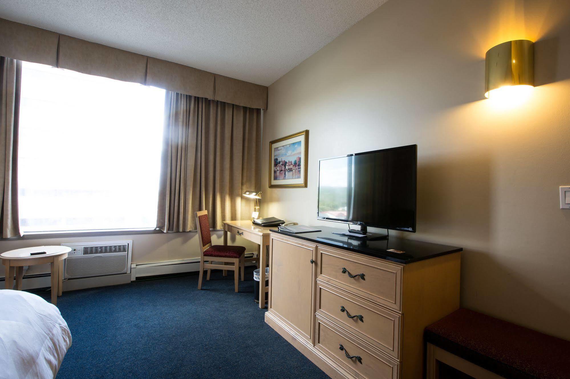 Nomad Hotel & Suites Fort Mcmurray Exterior foto