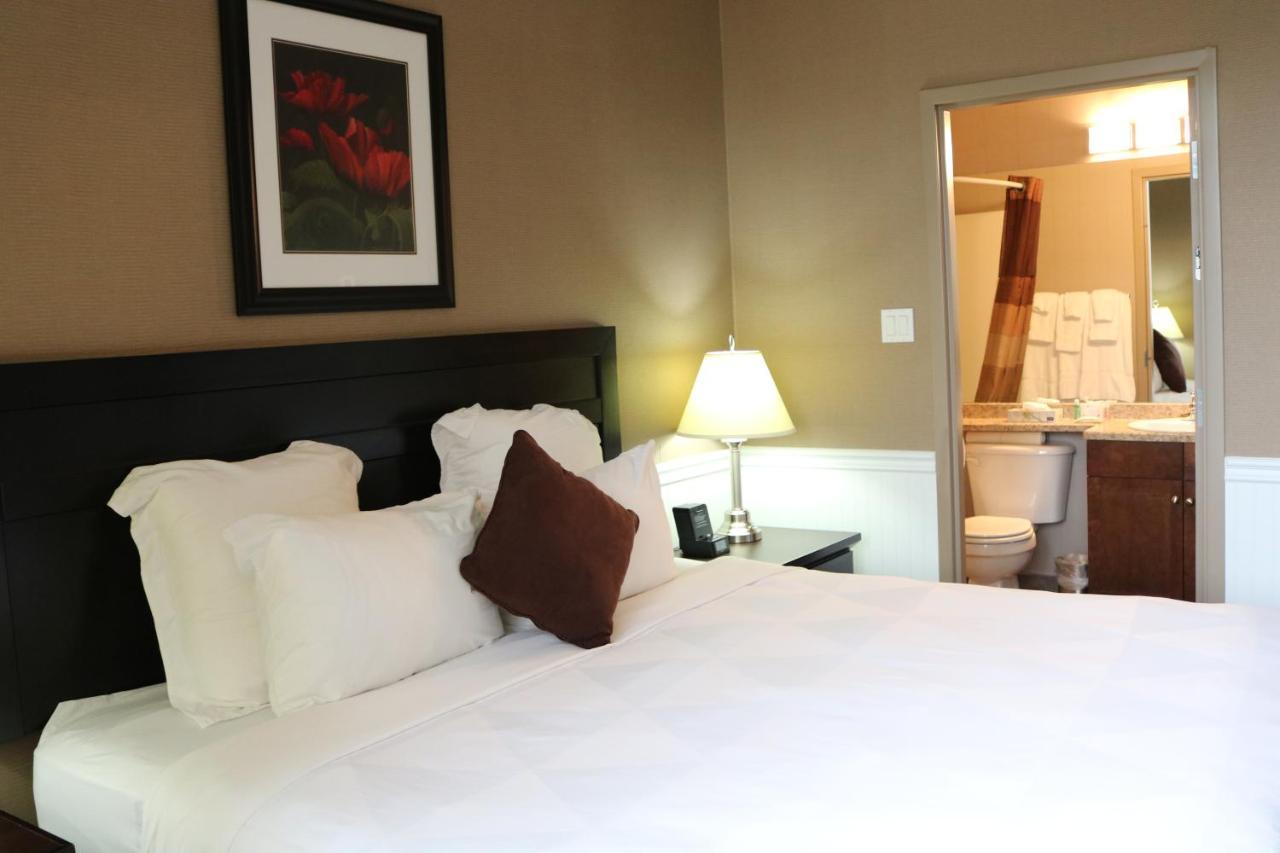 Nomad Hotel & Suites Fort Mcmurray Exterior foto